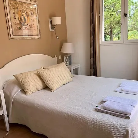 De La Pinede 15 Holiday home